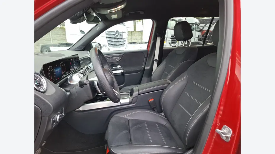 MERCEDES-BENZ GLB GLB 200 mHEV AMG Line 7G-DCT