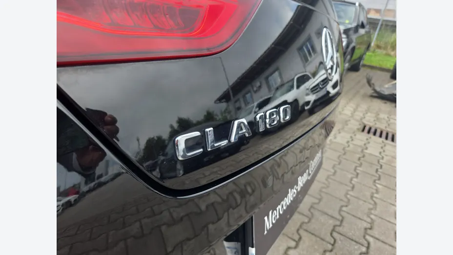 MERCEDES-BENZ CLA CLA 180 7G-DCT