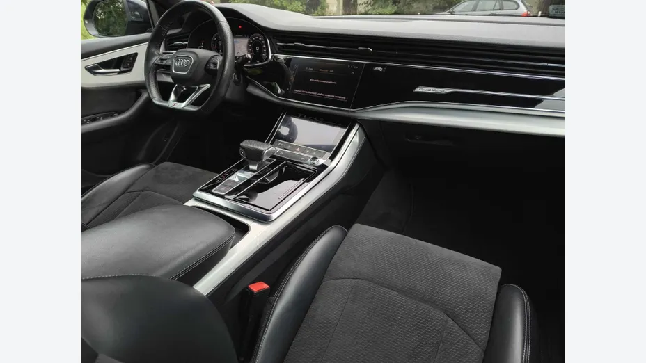 AUDI Q8 -