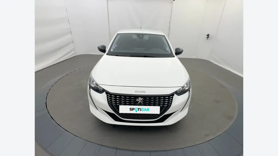 PEUGEOT 208 -