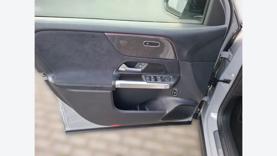 MERCEDES-BENZ GLB GLB 200 mHEV AMG Line 7G-DCT