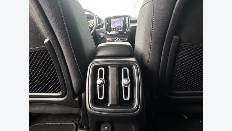 VOLVO XC40 XC40 B3 Plus Dark aut