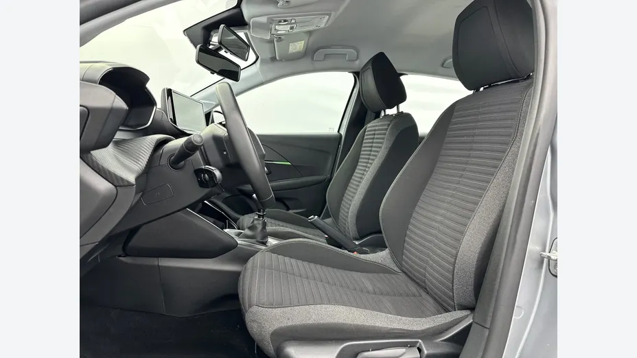PEUGEOT 208 -