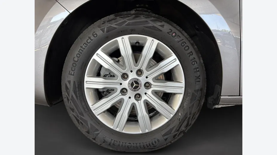 MERCEDES-BENZ T klasa T 180 d aut