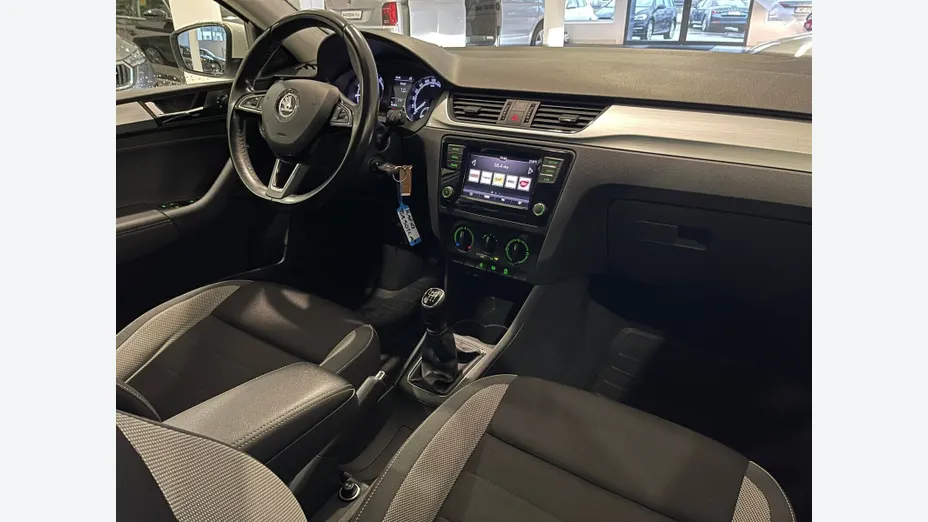 SKODA Rapid Rapid 1.0 TSI Ambition