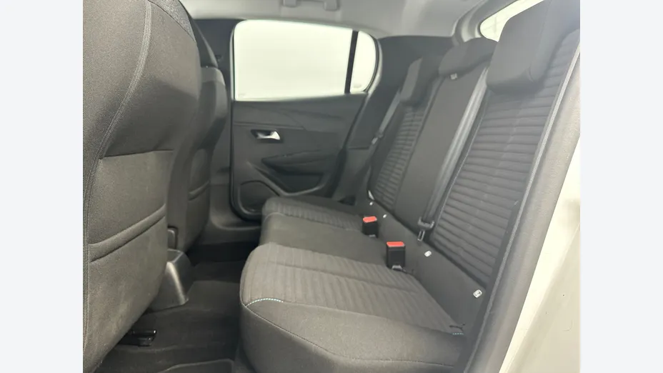 PEUGEOT 208 -