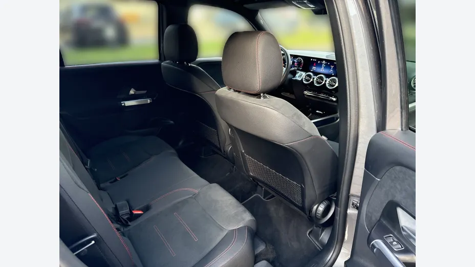 MERCEDES-BENZ GLB GLB 200 mHEV AMG Line 7G-DCT