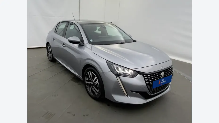 PEUGEOT 208 -