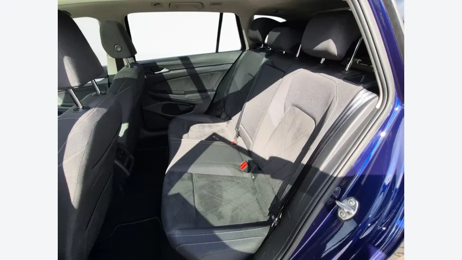 VOLKSWAGEN Golf -
