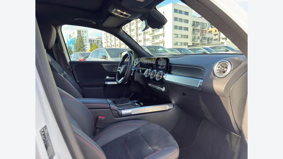 MERCEDES-BENZ GLB GLB 200 AMG Line 7G-DCT