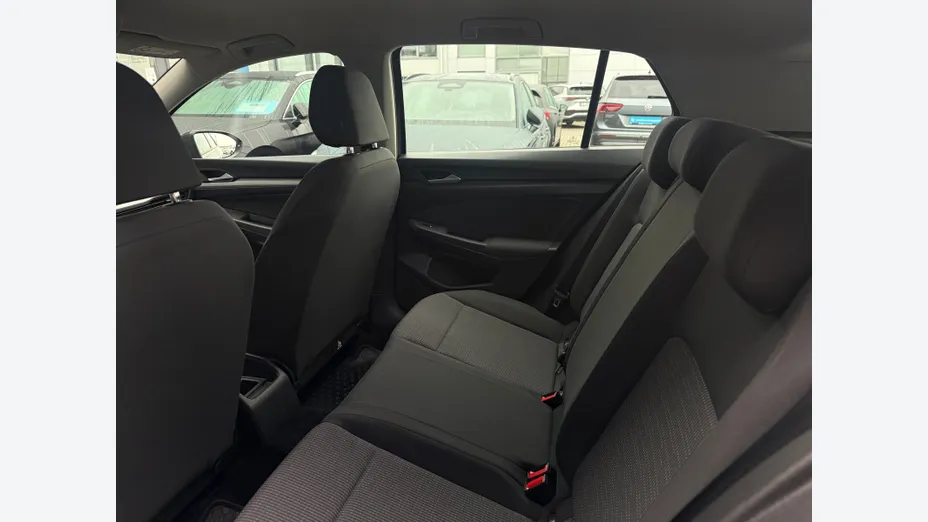 VOLKSWAGEN Golf -