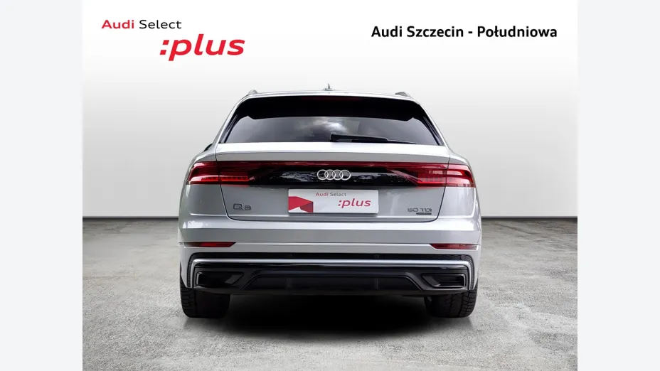 AUDI Q8 -