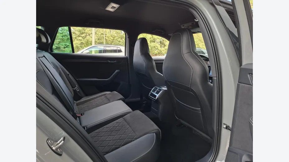 SKODA Superb Superb 2.0 TDI SCR 4x4 Sportline DSG