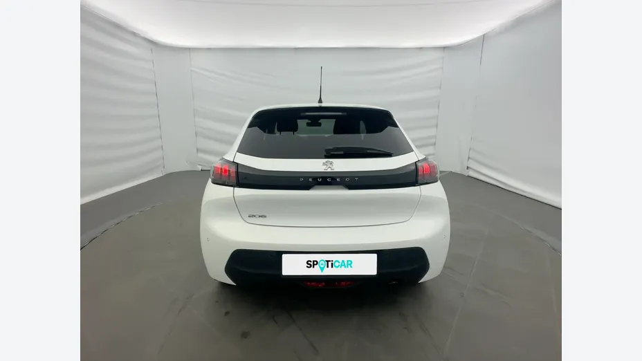 PEUGEOT 208 -
