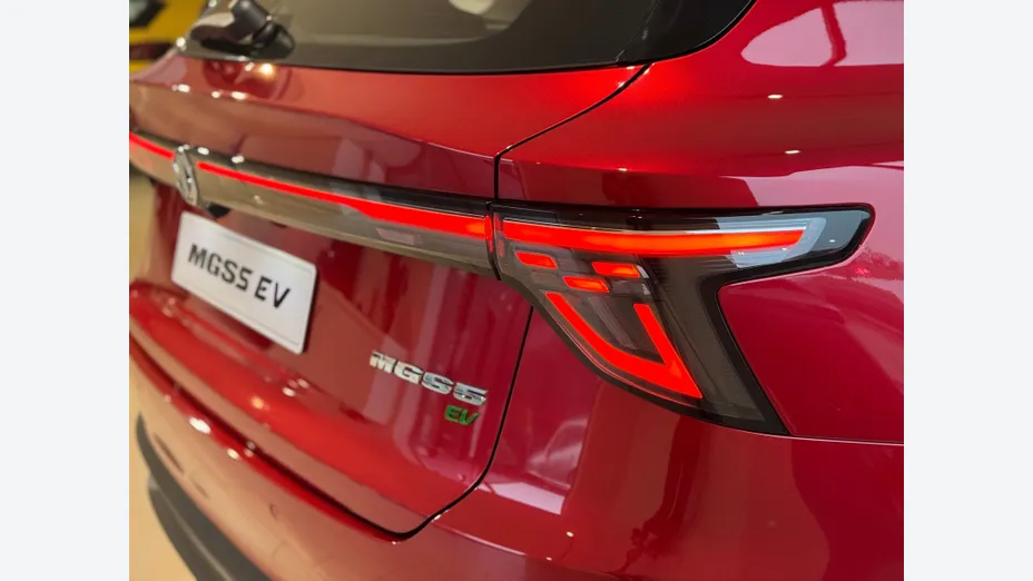 MG MGS5 MGS5 49kWh Standard Range RWD Excite Nowy