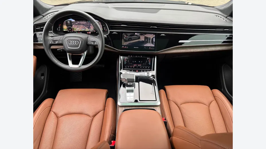AUDI Q8 -