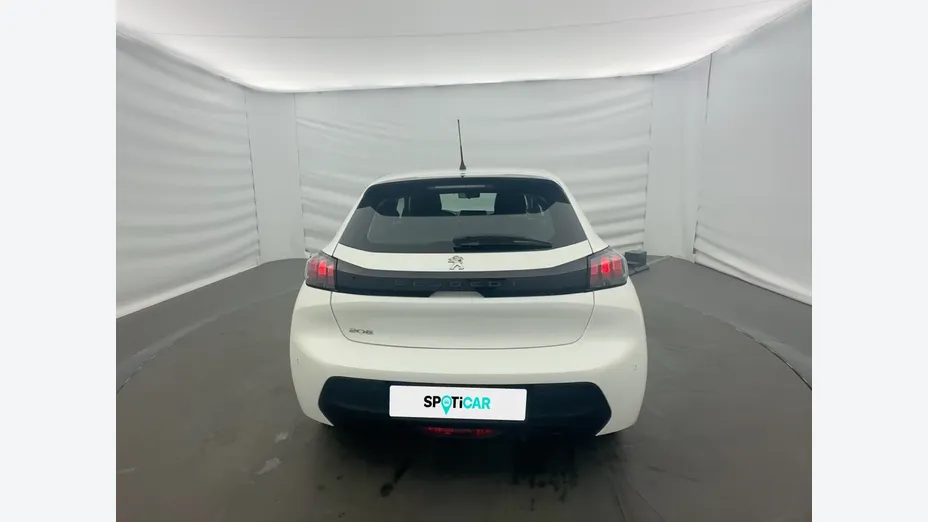 PEUGEOT 208 -