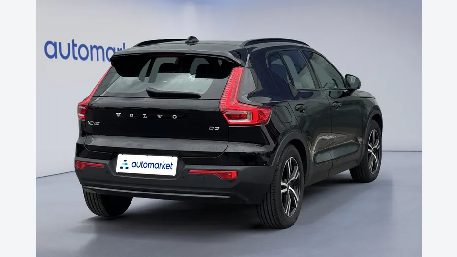 VOLVO XC40 XC40 B3 Plus Dark aut