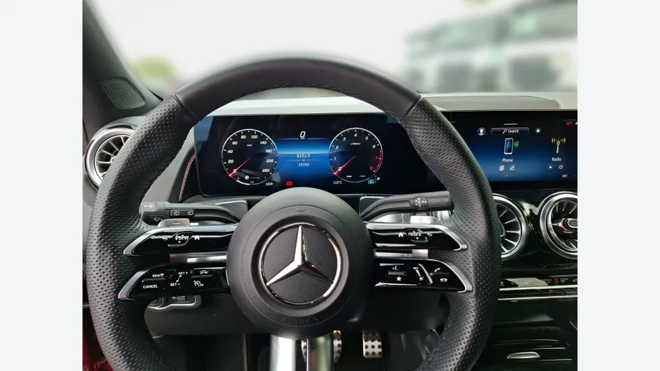 MERCEDES-BENZ GLB GLB 200 mHEV AMG Line 7G-DCT