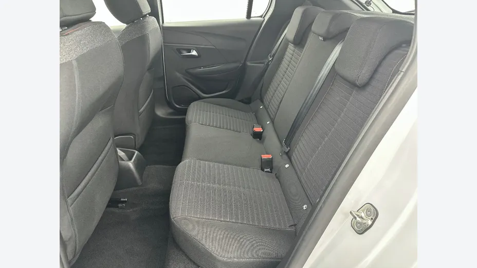 PEUGEOT 208 -