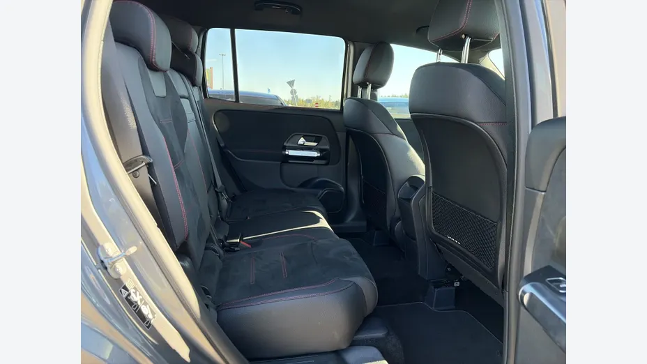 MERCEDES-BENZ GLB GLB 200 mHEV AMG Line 7G-DCT