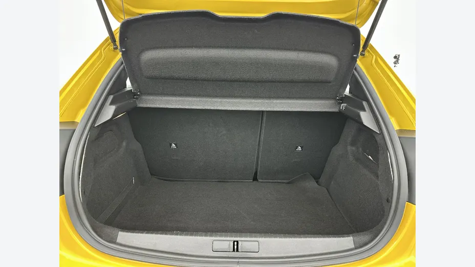 PEUGEOT 208 -