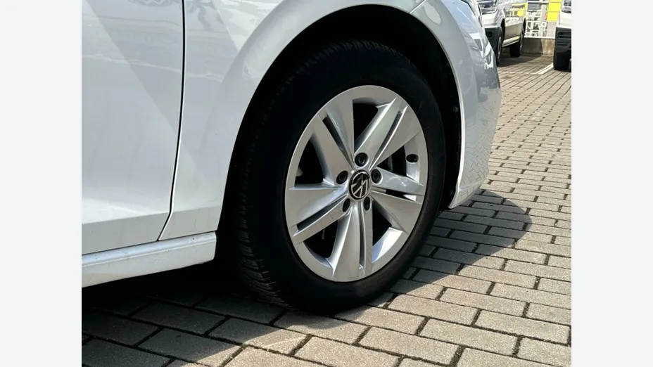 VOLKSWAGEN Golf Golf VIII 1.5 eTSI Life DSG