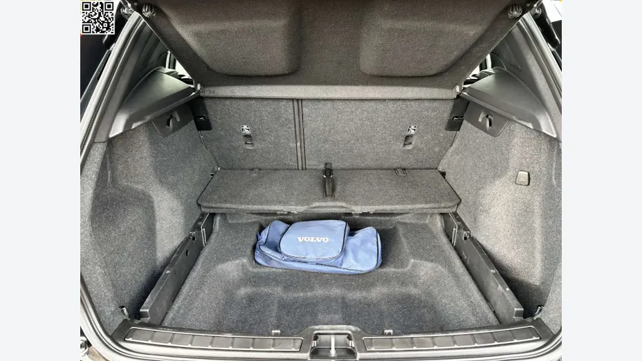 VOLVO XC40 -