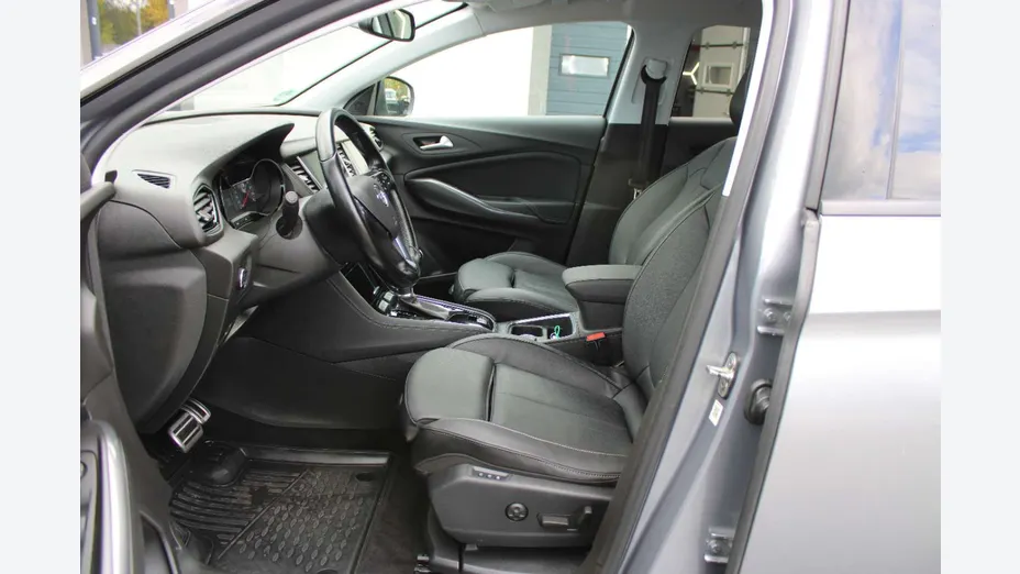 OPEL Grandland X -
