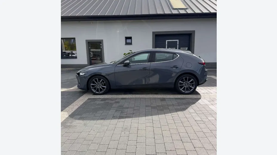 MAZDA 3 -