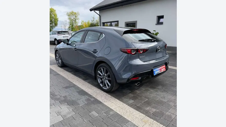 MAZDA 3 -