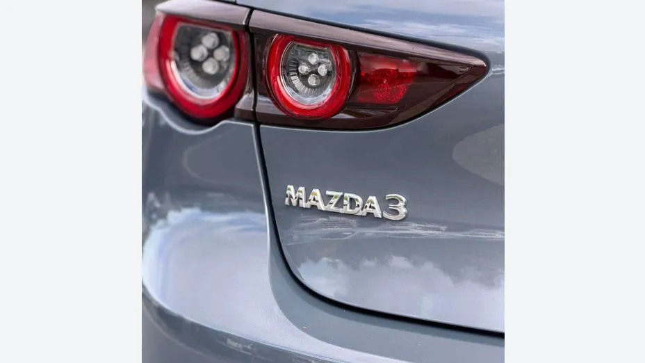 MAZDA 3 -