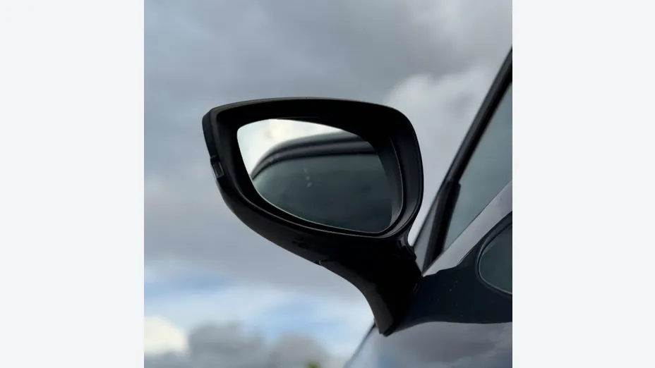 MAZDA 3 -