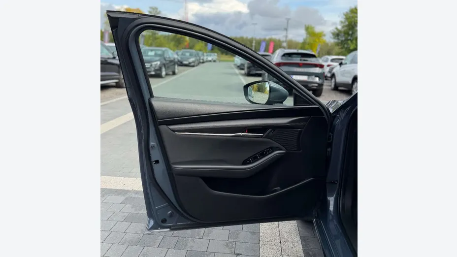 MAZDA 3 -