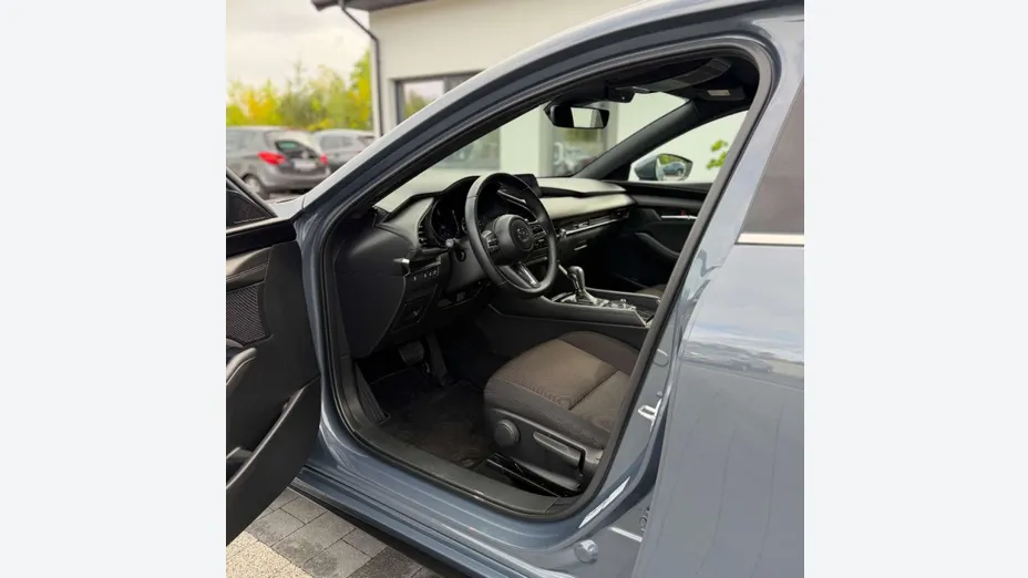 MAZDA 3 -