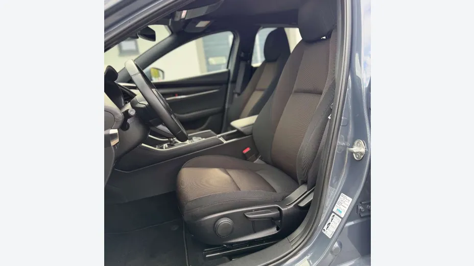 MAZDA 3 -