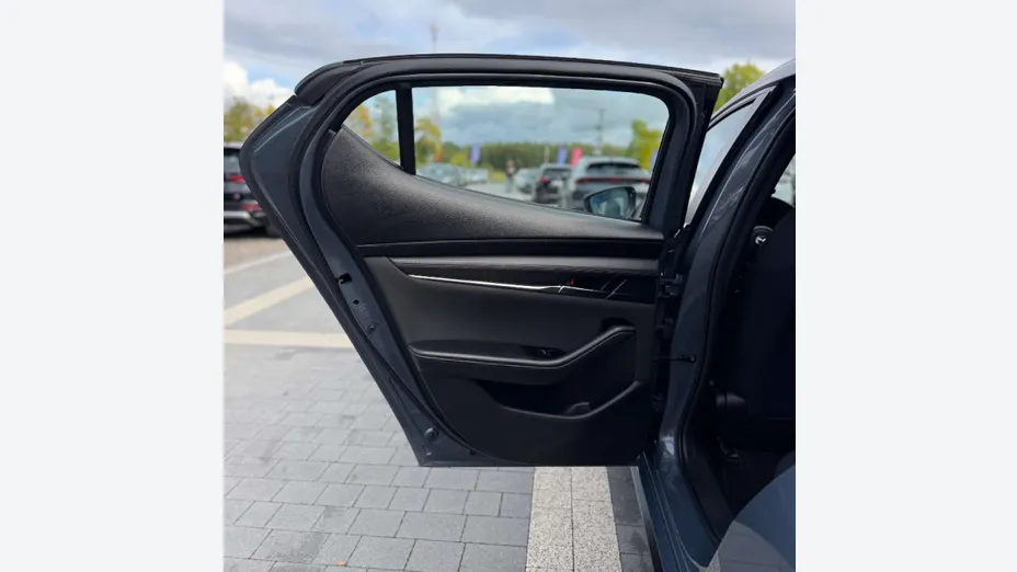 MAZDA 3 -