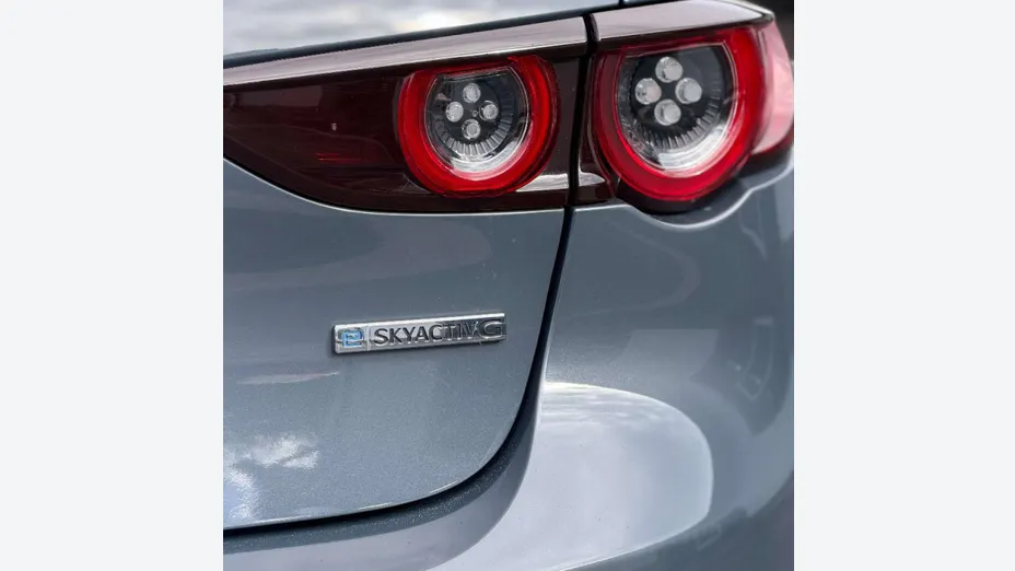 MAZDA 3 -