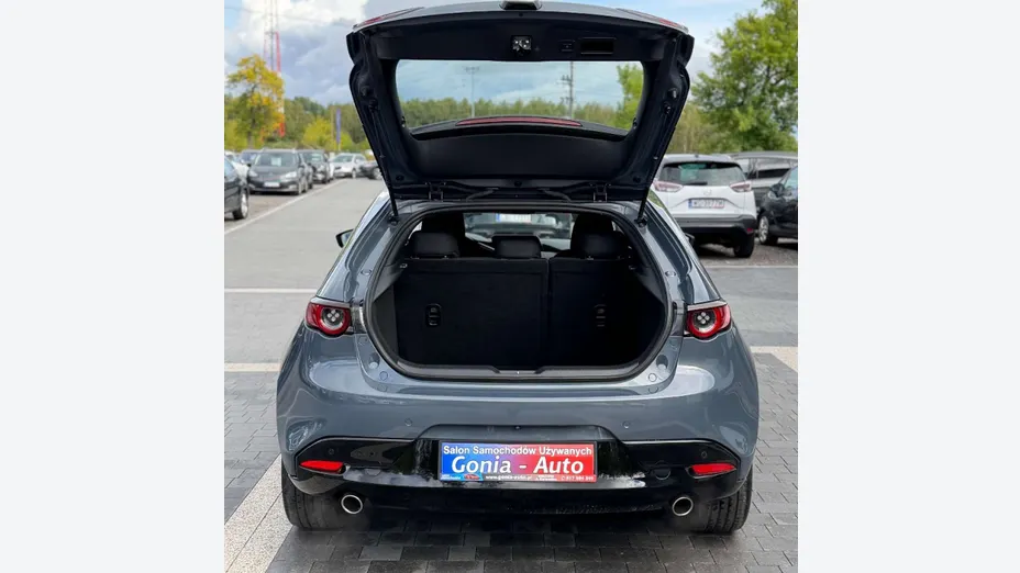 MAZDA 3 -