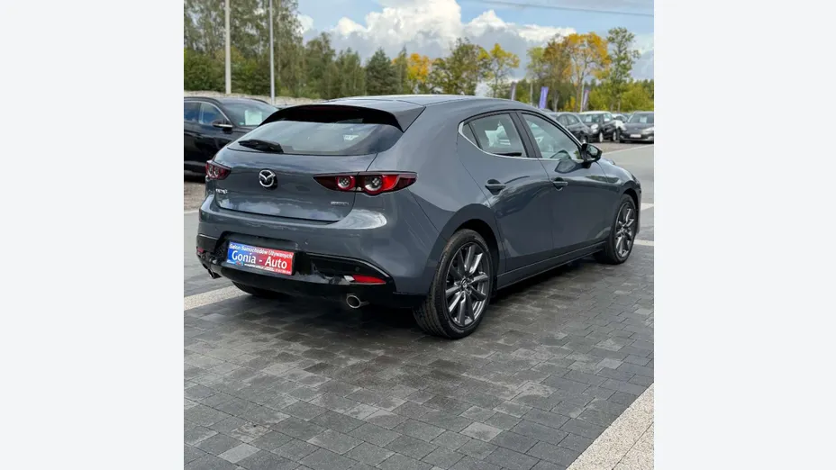 MAZDA 3 -