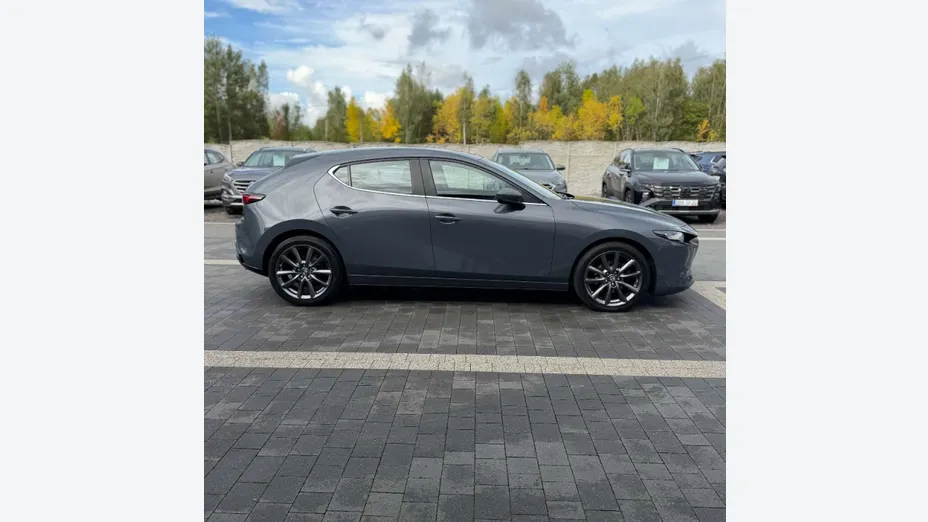 MAZDA 3 -