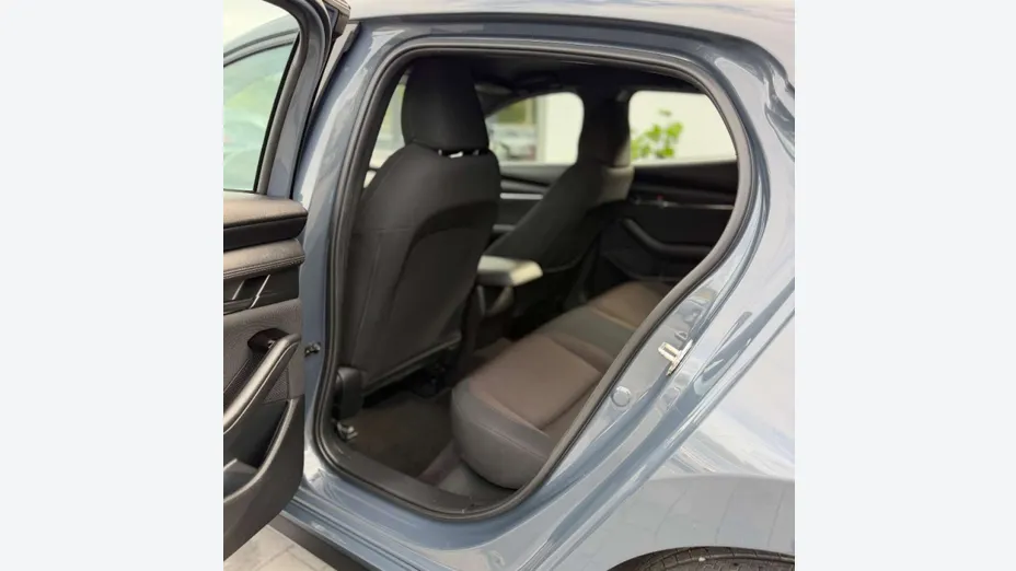 MAZDA 3 -