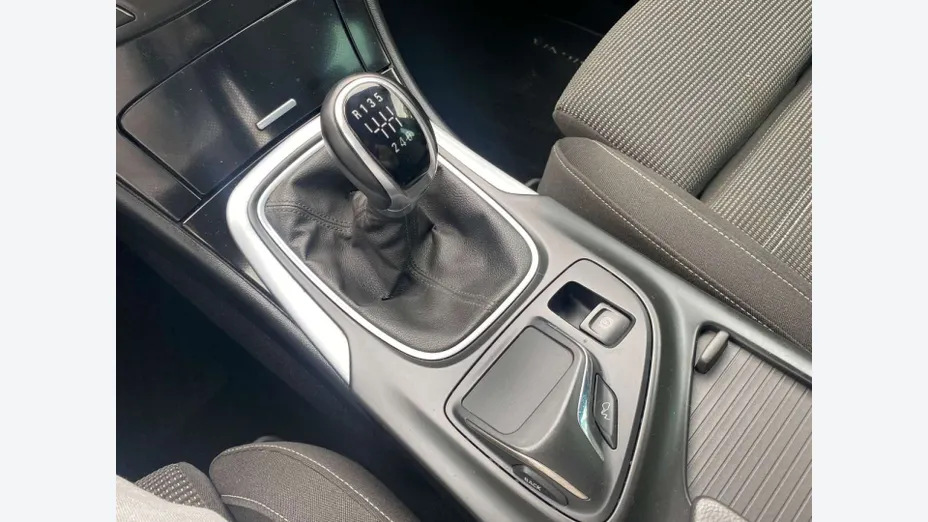 OPEL Insignia -