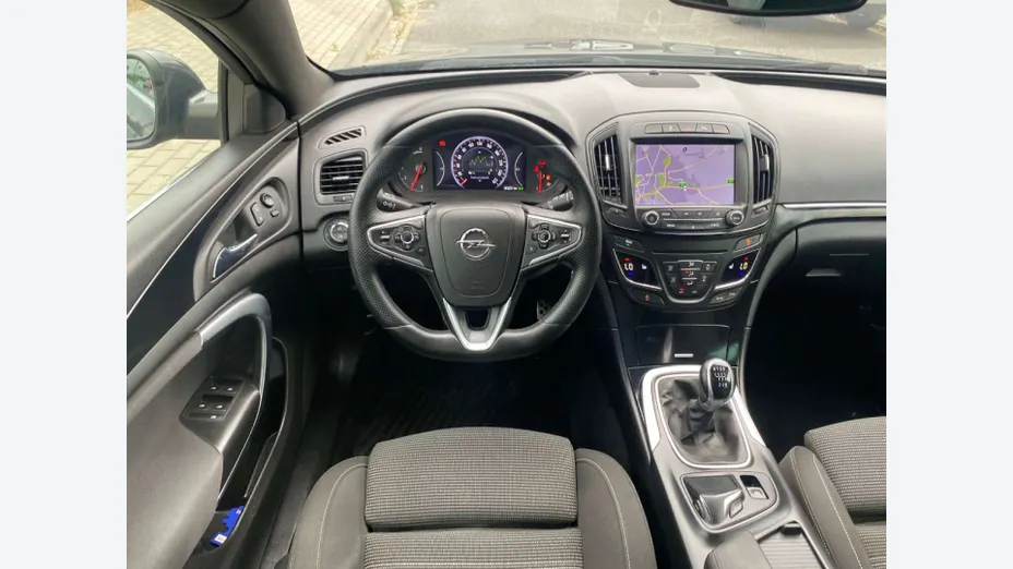 OPEL Insignia -