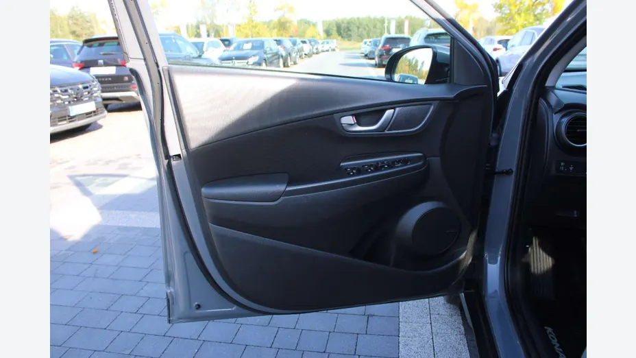 HYUNDAI Kona -