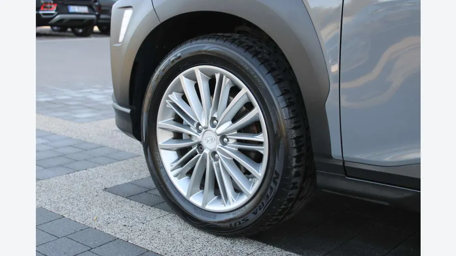 HYUNDAI Kona -