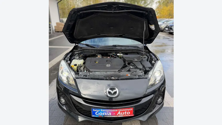 MAZDA 3 -
