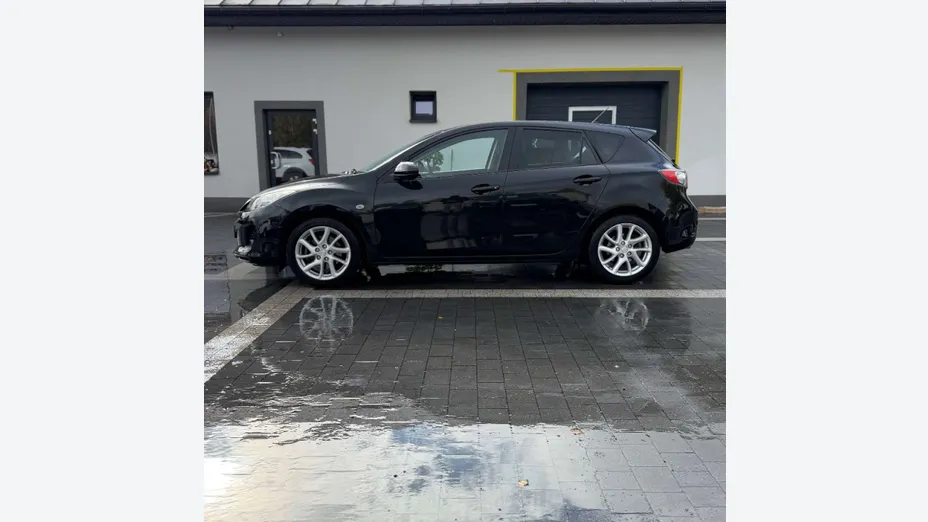 MAZDA 3 -