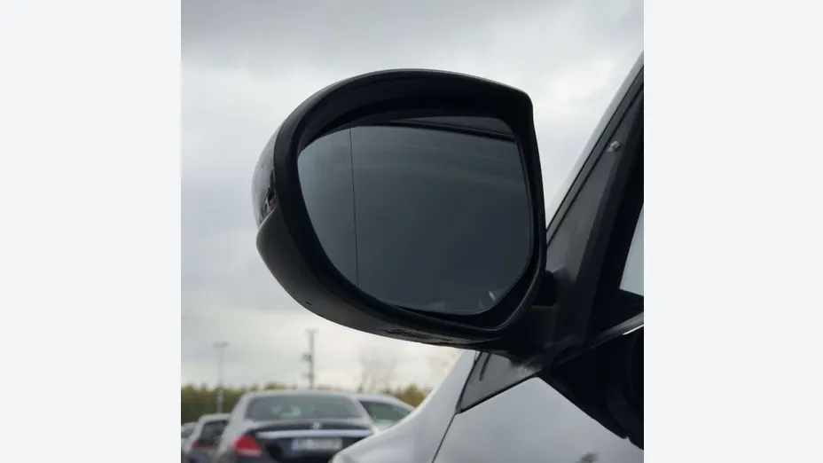 MAZDA 3 -