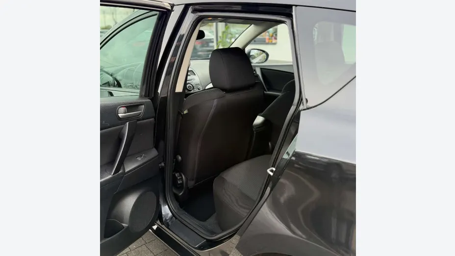 MAZDA 3 -